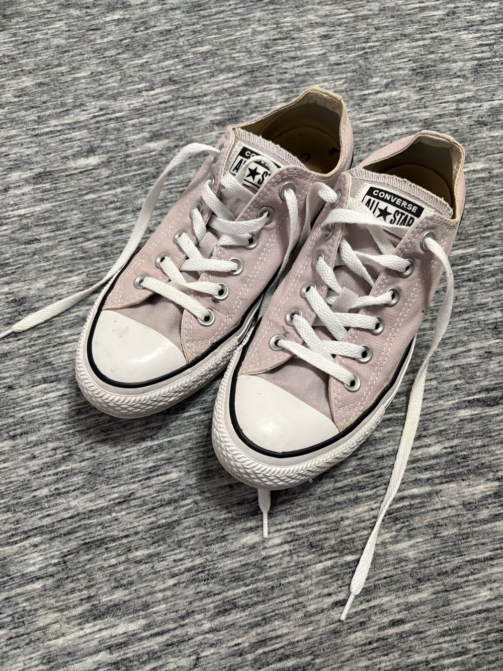 Converse Low Cut Sneakers Men’s 6.5/Women’s 8.5